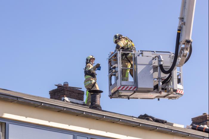 Brand in dakbeschot van woning