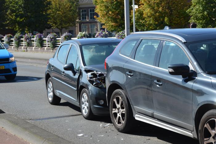 Veel schade bij kop-staartbotsing