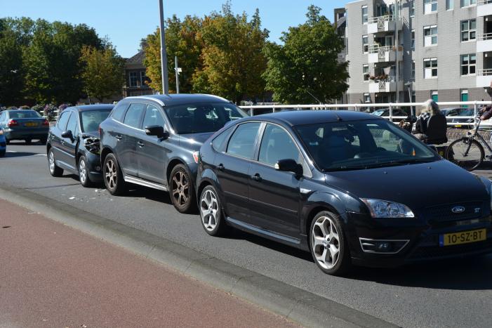 Veel schade bij kop-staartbotsing
