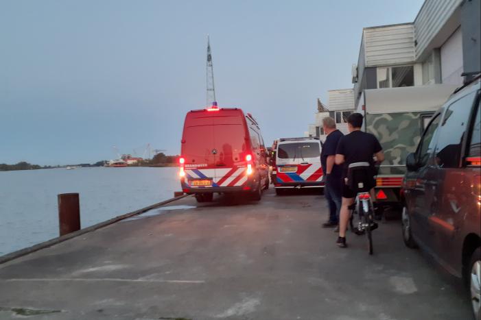 Persoon raakt te water