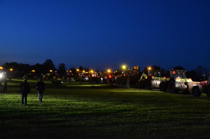Veel trekkers bij demonstratie op weiland