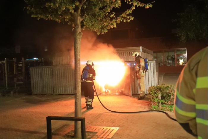 Papiercontainer verwoest door brand
