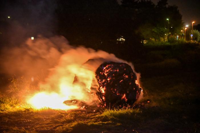 Autobrand blijkt brand in baal hooi