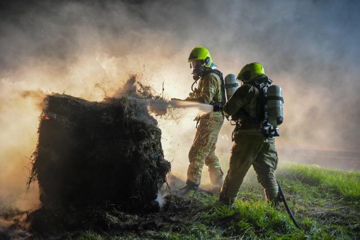Autobrand blijkt brand in baal hooi