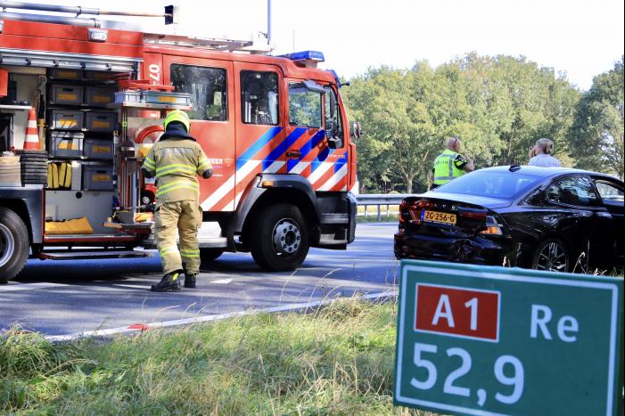 Camper en meerdere auto's betrokken bij kop-staart botsing