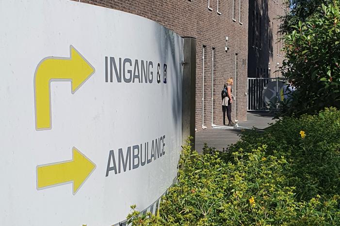 Raam gesneuveld bij inbraak gezondheidscentrum