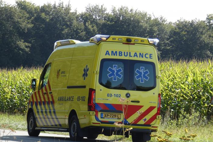 Motorrijder gaat onderuit en raakt gewond