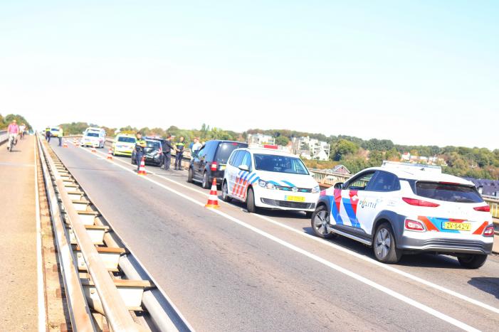 Weg dicht na kop-staart botsing