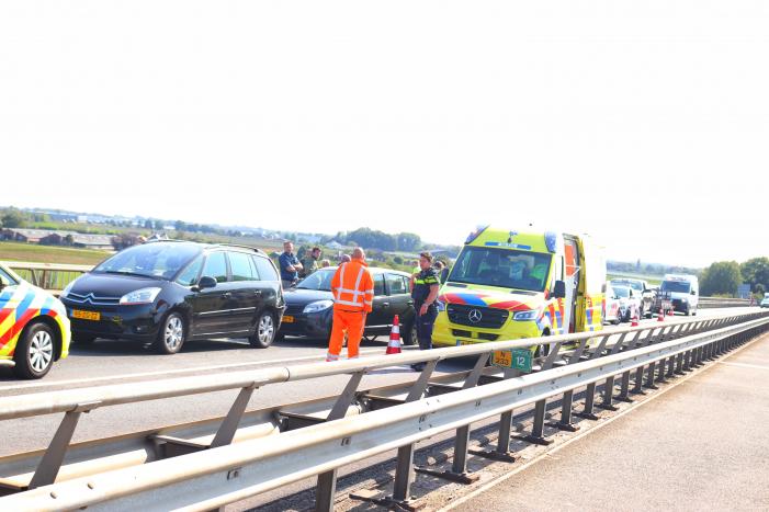 Weg dicht na kop-staart botsing