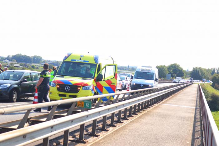 Weg dicht na kop-staart botsing