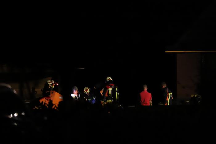 Veel rook bij brand in aanhanger