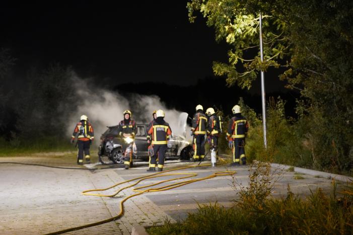 Flinke autobrand op parkeerplaats