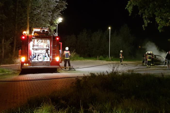 Flinke autobrand op parkeerplaats