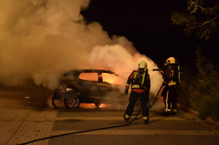 Flinke autobrand op parkeerplaats