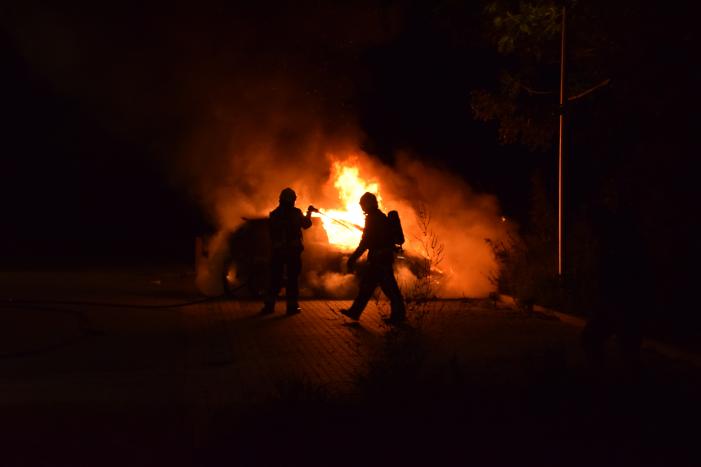Flinke autobrand op parkeerplaats