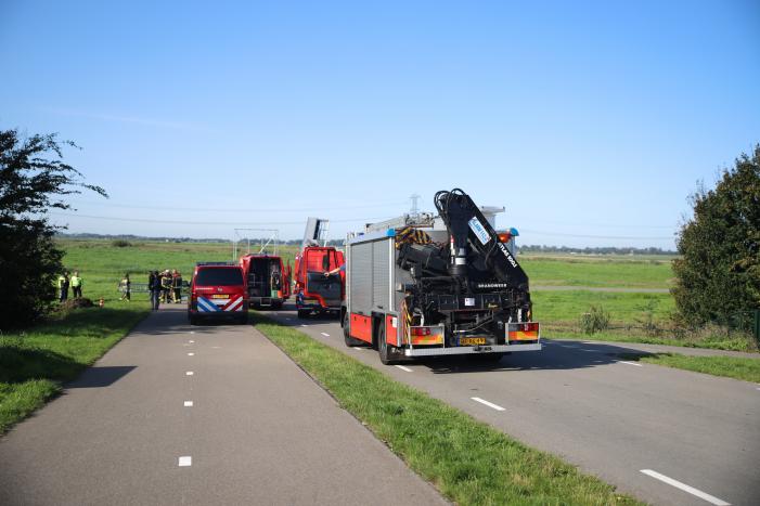 Auto raakt van de weg belandt in sloot