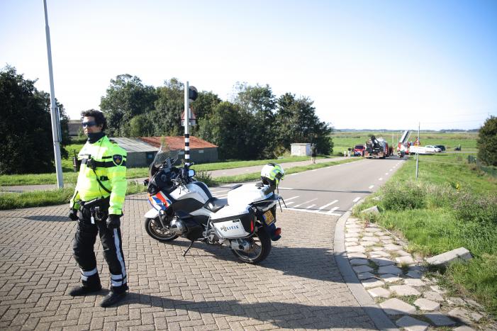 Auto raakt van de weg belandt in sloot