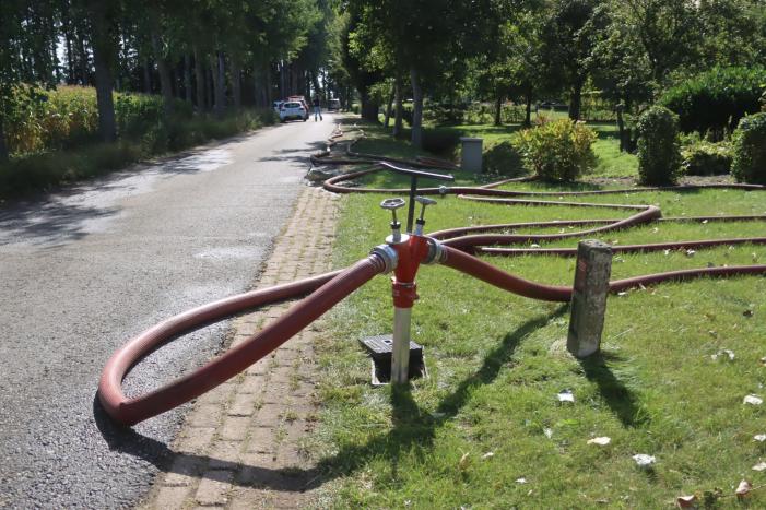 Grote schuurbrand veroorzaakt flinke rookwolken
