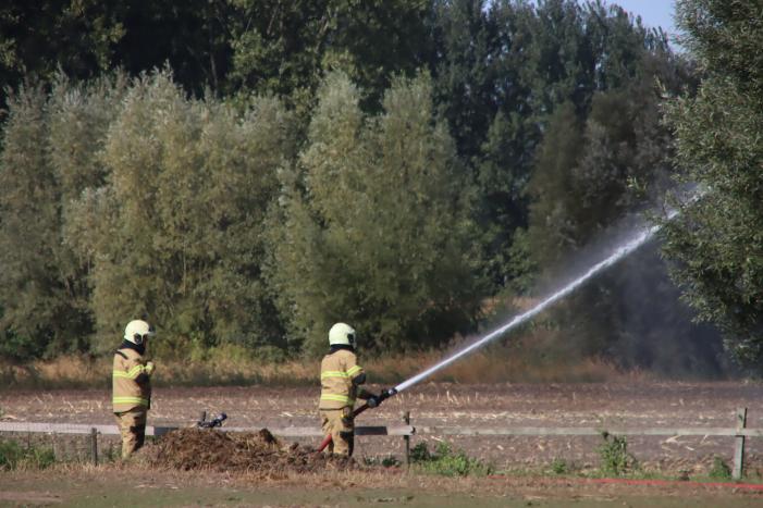 Grote schuurbrand veroorzaakt flinke rookwolken