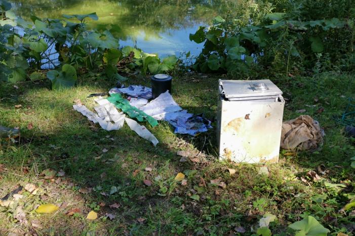 Magneetvissers halen gestolen kluis met urn uit water