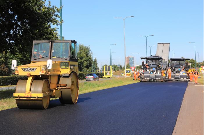 Asfaltering N199 in volle gang