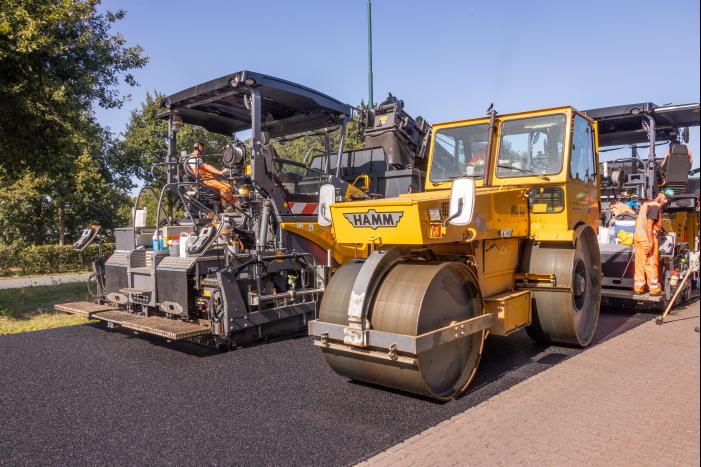 Asfaltering N199 in volle gang