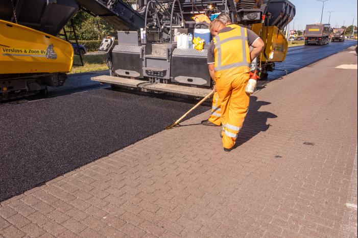 Asfaltering N199 in volle gang