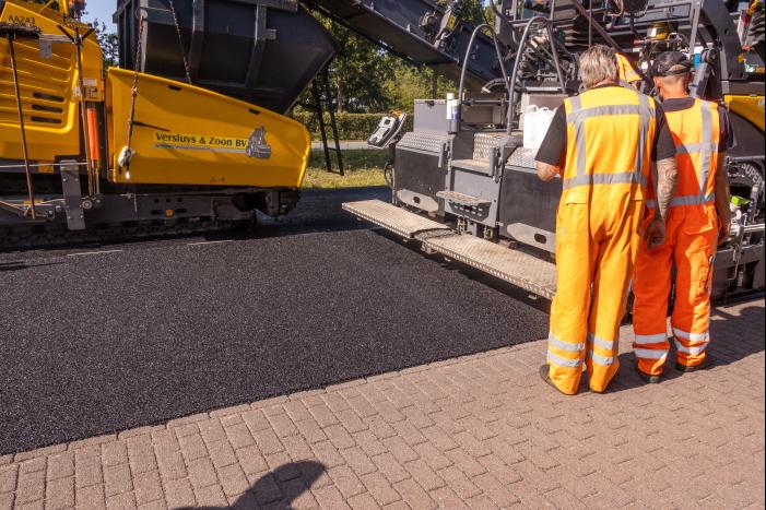 Asfaltering N199 in volle gang