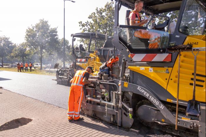 Asfaltering N199 in volle gang