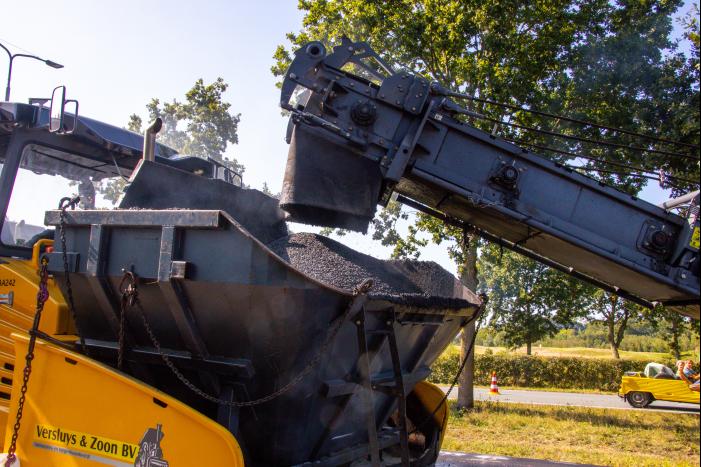 Asfaltering N199 in volle gang