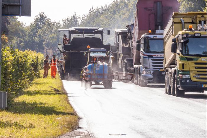 Asfaltering N199 in volle gang