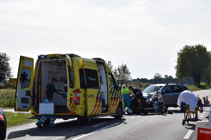 Gewonden na botsing tussen motor en personenauto