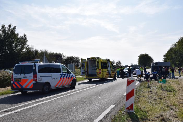 Gewonden na botsing tussen motor en personenauto