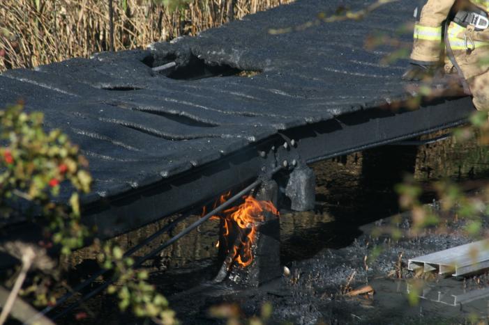 Brug in Quelderduyn gaat in vlammen op