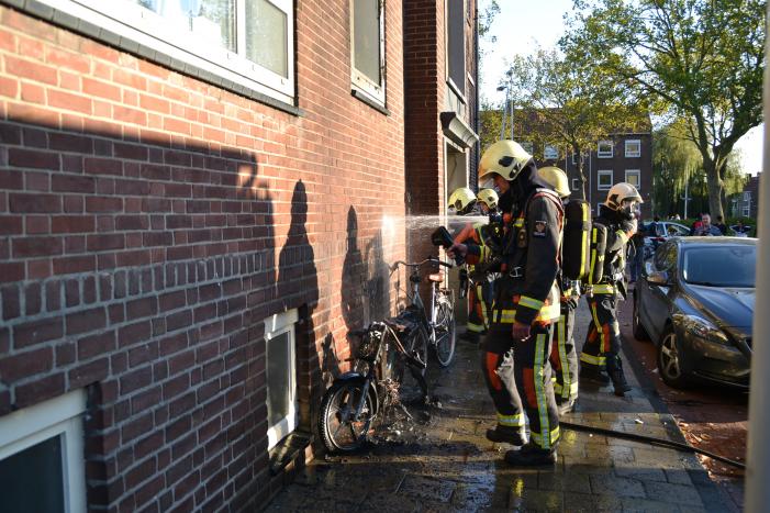 Appartementen beschadigd door scooterbrand
