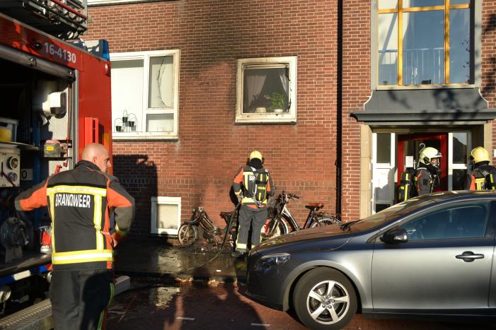 Appartementen beschadigd door scooterbrand