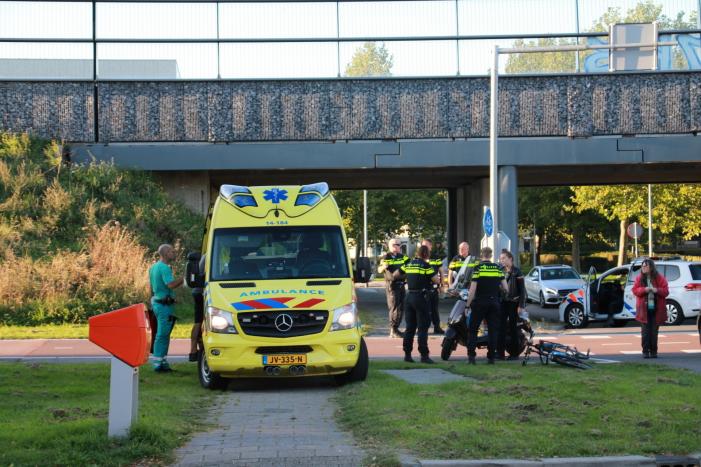 Overstekende fietser aangereden door automobiliste