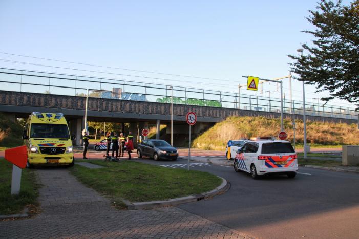 Overstekende fietser aangereden door automobiliste