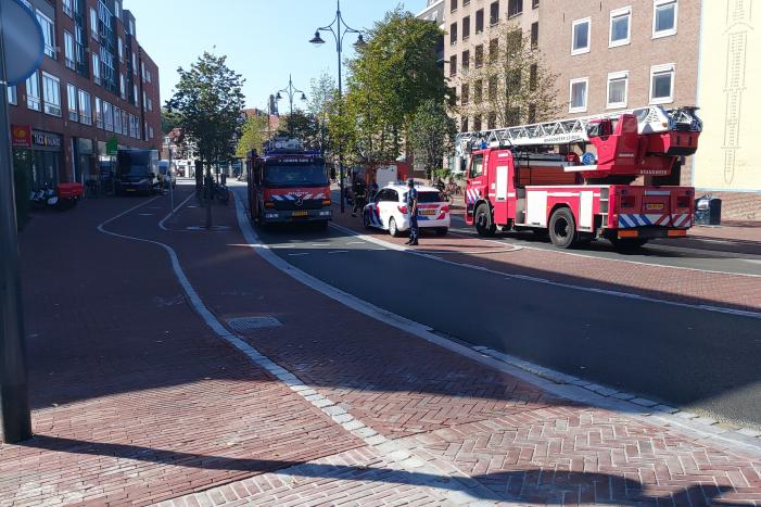 Brandweer ventileert woning na brand