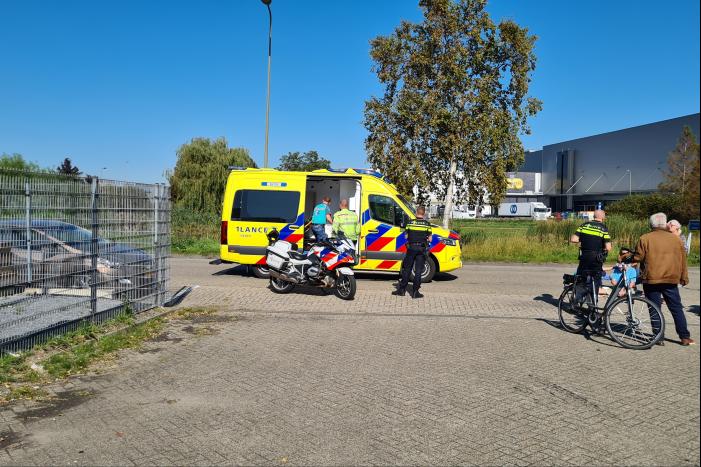 Man loopt hoofdwond op bij val van fiets