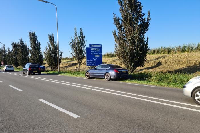 Kop-staart aanrijding met meerdere voertuigen