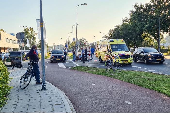 Scooterrijdster gewond na aanrijding