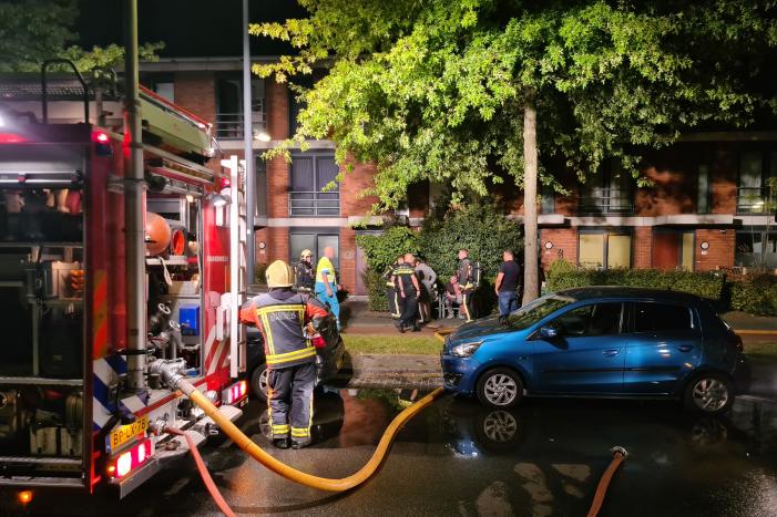 Personen en hond met klachten bij brand