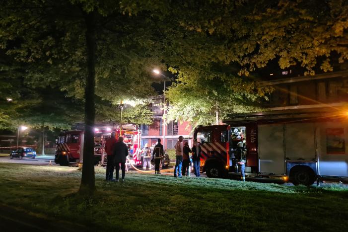 Personen en hond met klachten bij brand