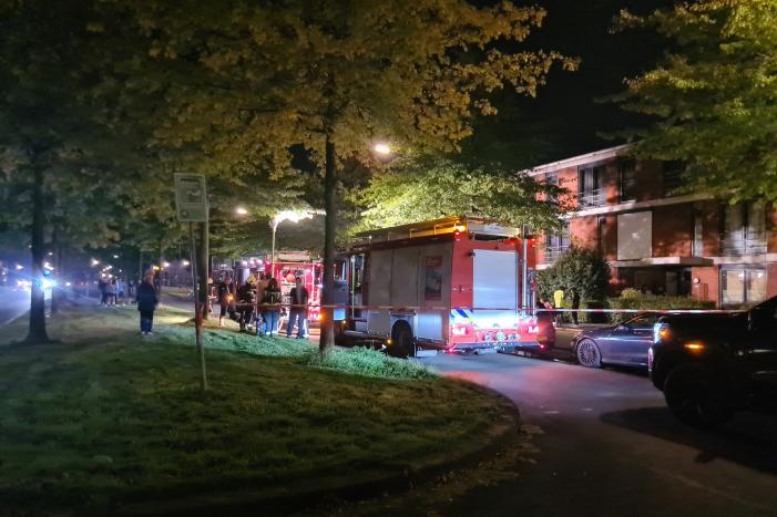 Personen en hond met klachten bij brand