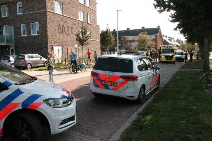 Bakfietser slaat over de kop bij aanrijding