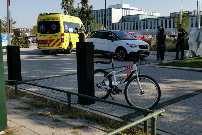 Brommerrijder gewond bij botsing met auto