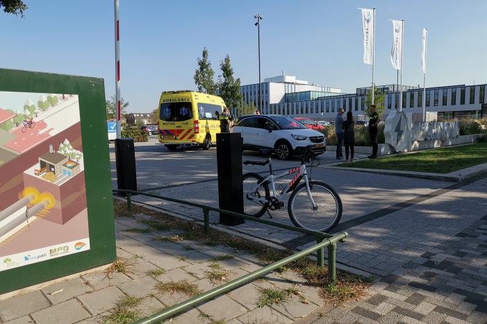 Brommerrijder gewond bij botsing met auto
