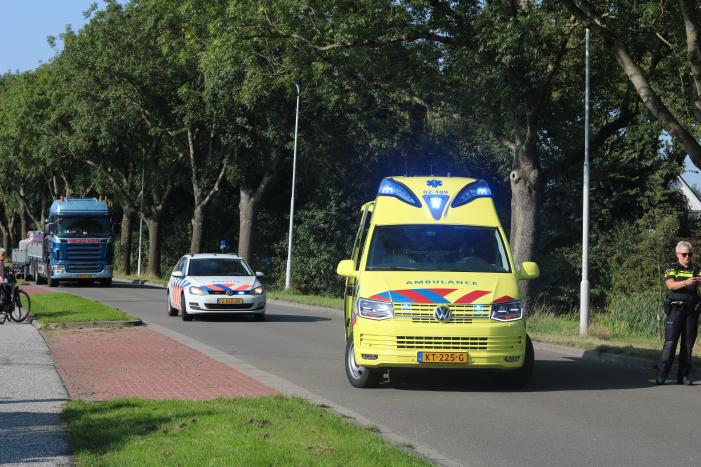 Motor en auto botsen op elkaar