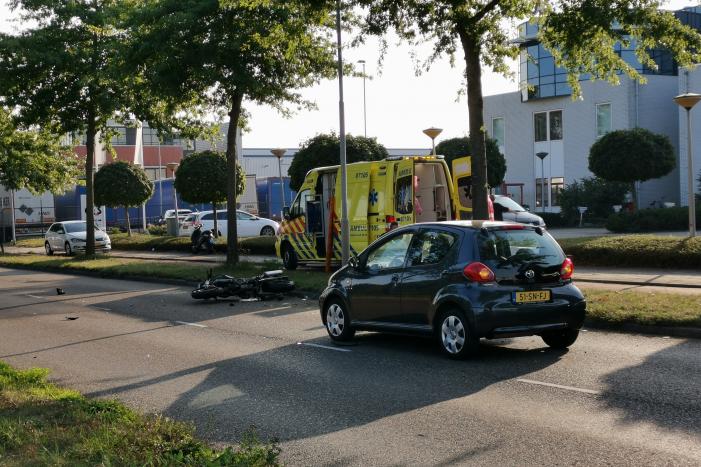 Motorrijder zwaargewond na aanrijding met auto